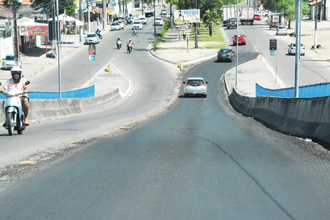 Piso do Viaduto Wilson Falcão é recuperado pela Prefeitura