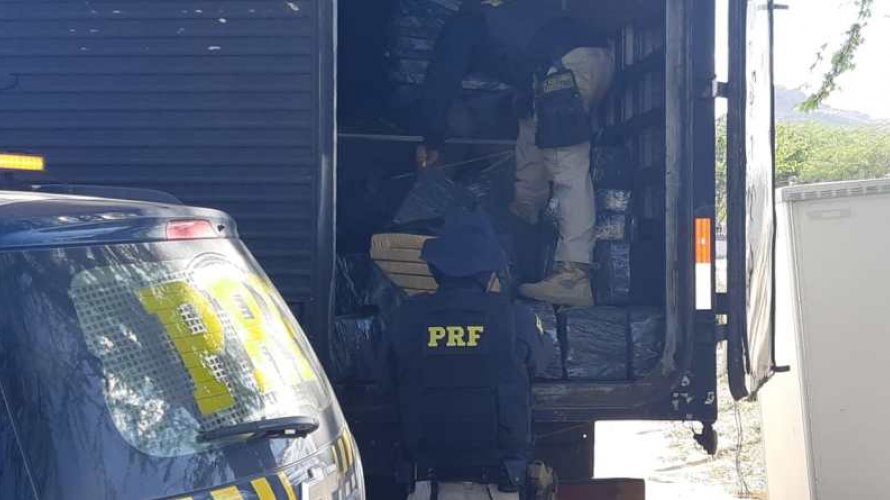 Caminhão é apreendido na Bahia com mais de uma tonelada de maconha