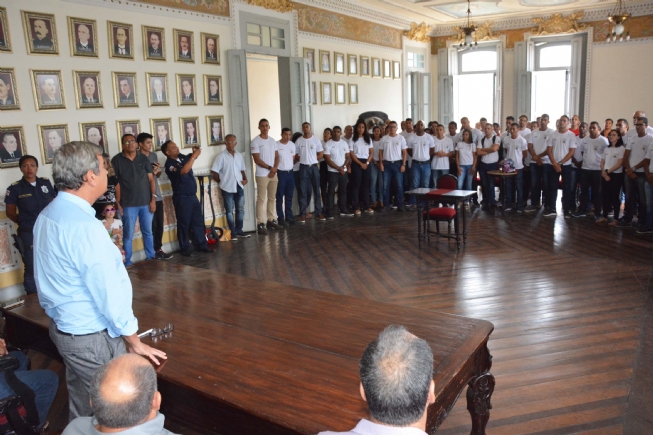 Prefeito Colbert Martins Filho dá posse a cinquenta e oito guardas municipais