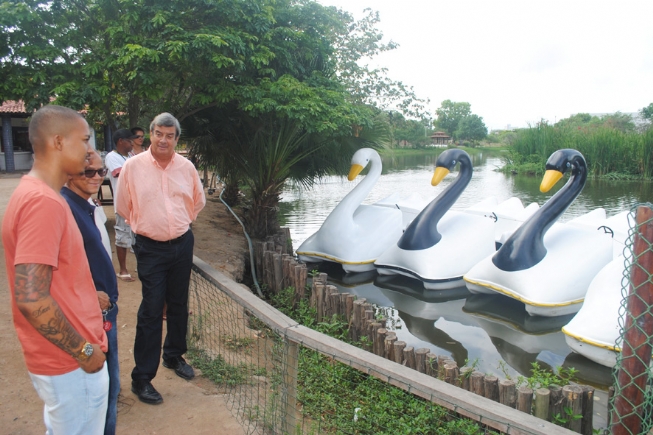 Passeio de pedalinho é novo atrativo do Parque da Lagoa