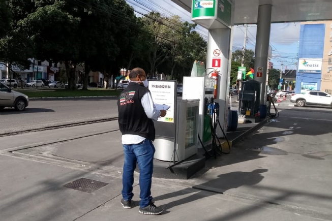 Procon de Feira notifica postos de combustíveis