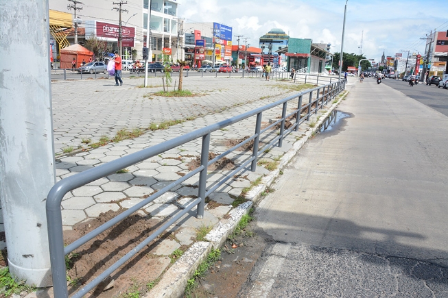 BRT: isolamento do canteiro central da avenida Getúlio Vargas