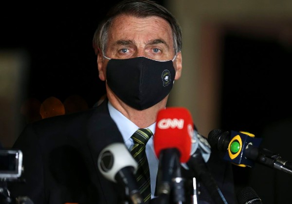 Diagnosticado com cálculo renal, Bolsonaro fará procedimento de cateterismo