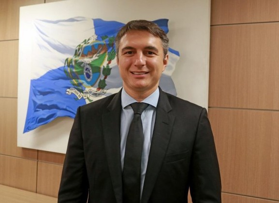 Secretário estadual de Educação do RJ é preso; ex-deputada Cristiane Brasil é procurada