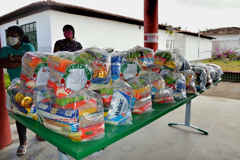 Começa a distribuição dos kits de alimentos aos 51.370 estudantes da Rede Municipal