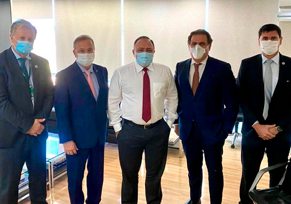 Secretários de 14 estados aprovam efetivação de Pazuello no Ministério da Saúde