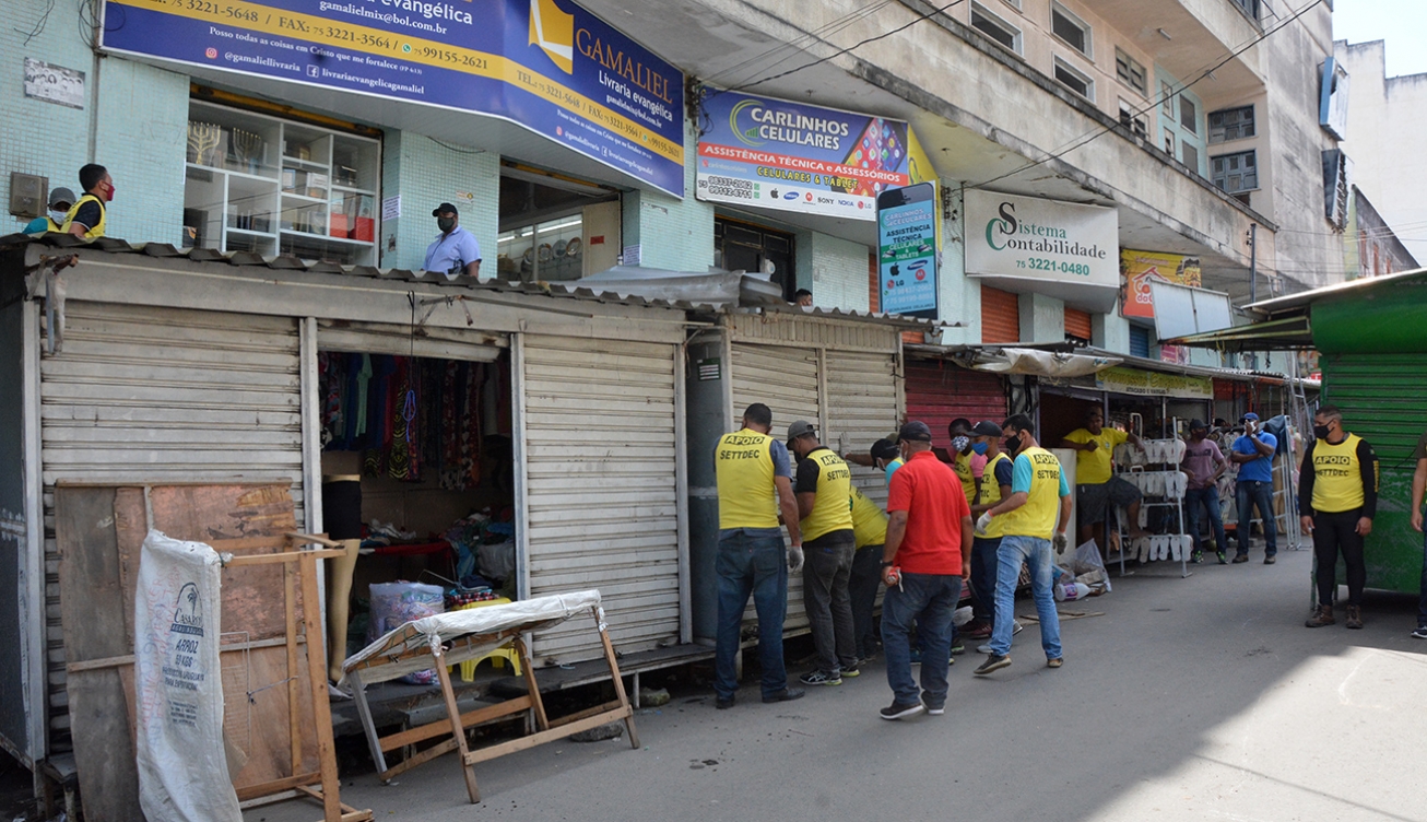 Desembargador decide que prefeitura deve tirar barracas do centro de Feira