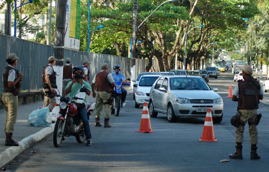 Justiça acolhe ação de vereador e decide suspender a 'Blitz do IPVA' em Feira de Santana