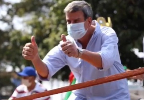 'A melhor resposta quem dá é o povo', dispara Colbert a adversários