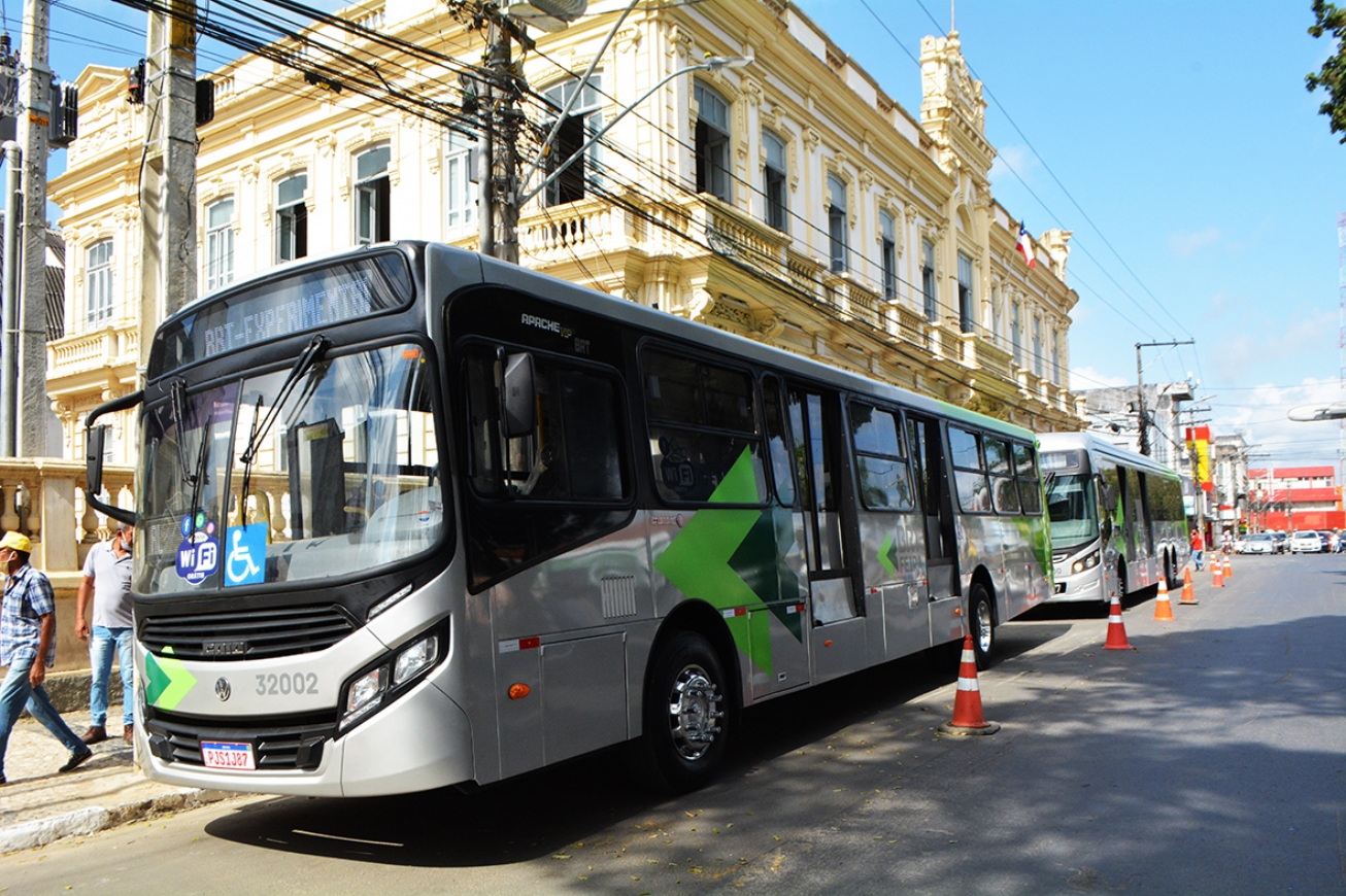 Ônibus do BRT começam a circular em fase experimental e gratuitamente