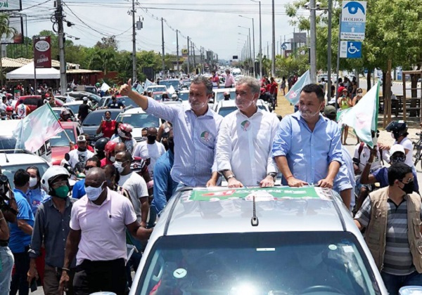Rui Costa participa de carreata ao lado de Zé Neto, em Feira de Santana