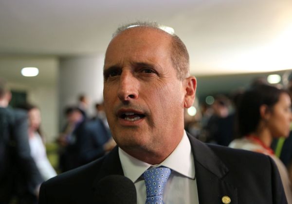 Projeto que substituirá Bolsa Família está pronto, diz ministro