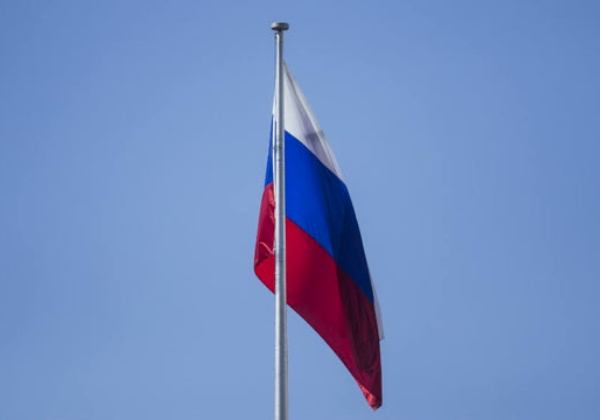 Rússia começa a vacinar principais grupos de risco contra coronavírus