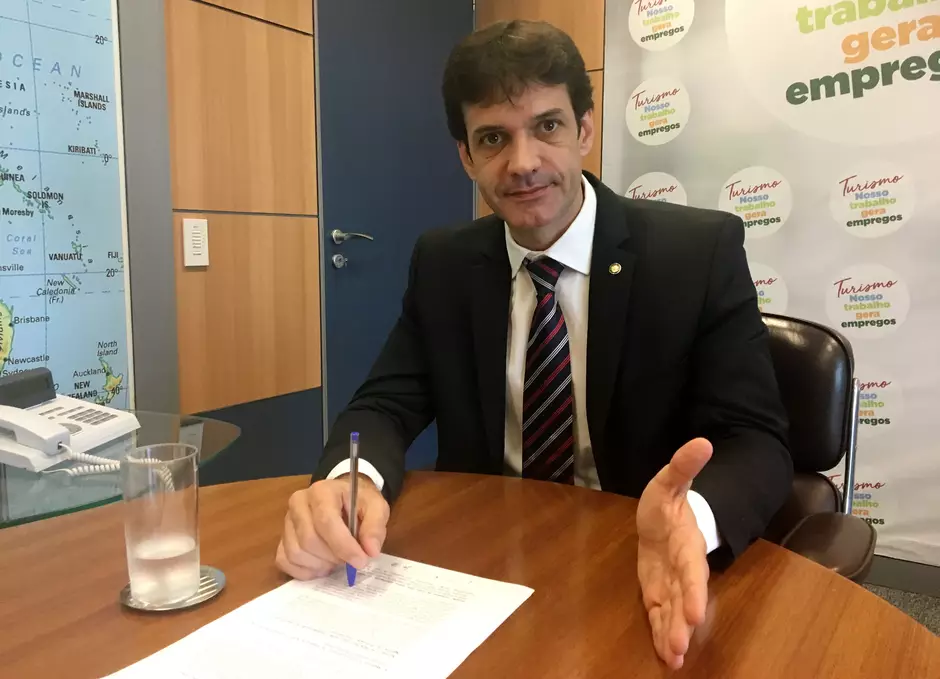 Bolsonaro demite Marcelo Álvaro Antônio, ministro do Turismo