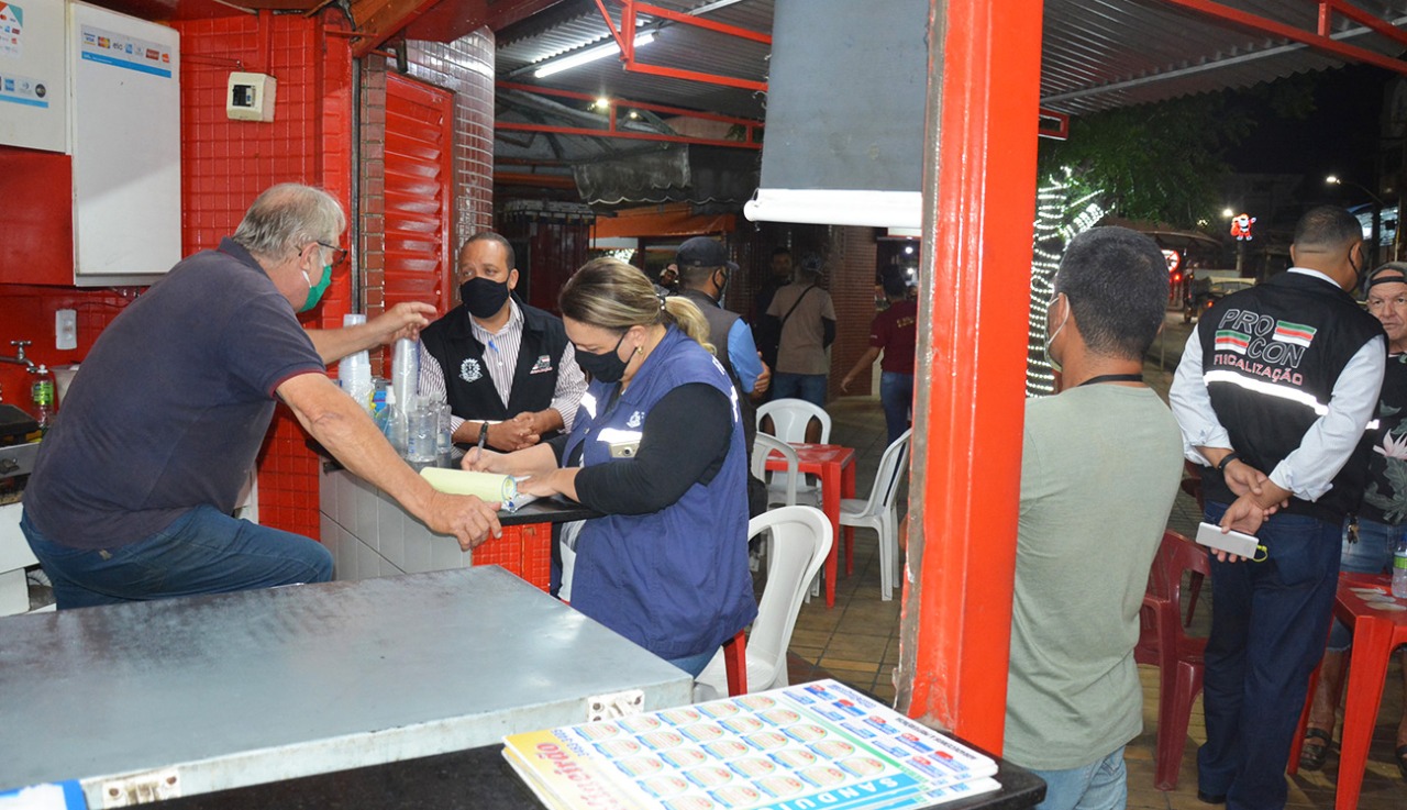 FPI notifica donos dos boxes da Praça de Alimentação por descumprimento de decreto municipal