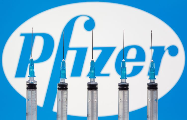 Europa começa vacinação massiva contra a Covid-19; primeiro imunizante usado é o da Pfizer