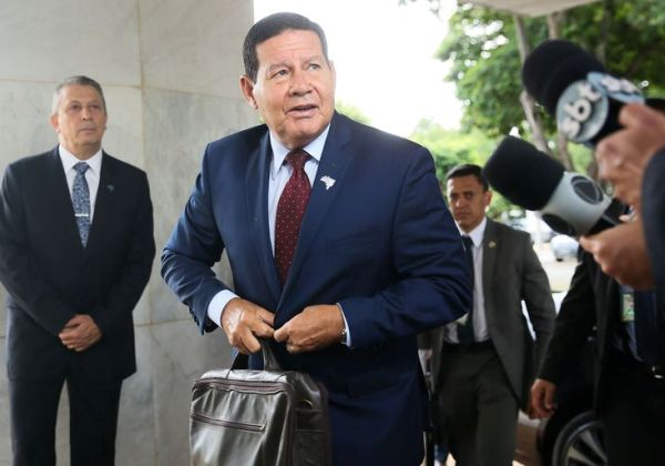Hamilton Mourão é diagnosticado com coronavírus
