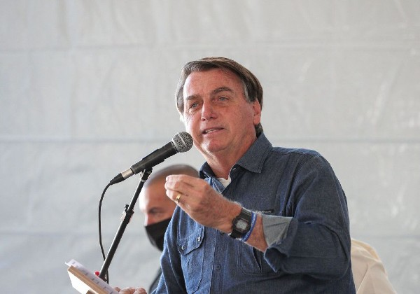 Bolsonaro diz que menos da metade da população vai tomar vacina