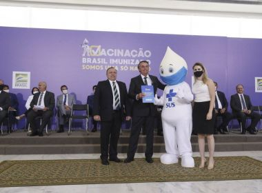 PL prevê que União indenize municípios que comprarem vacina contra Covid-19