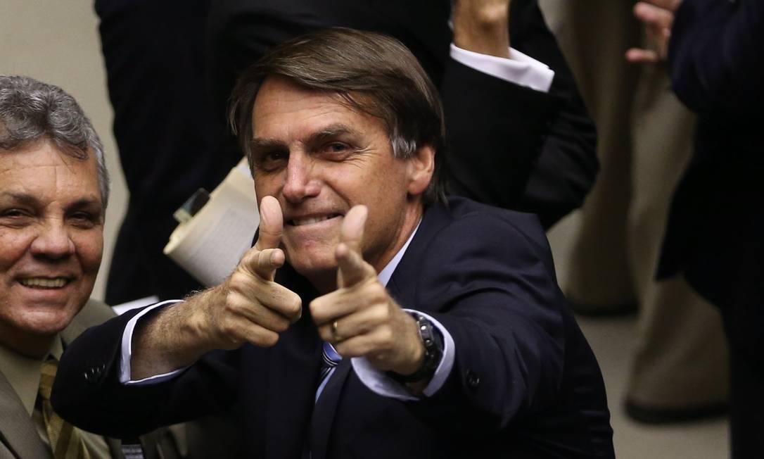 Bolsonaro diz que quer povo armado; presidente entende porte de arma como garantia de liberdade