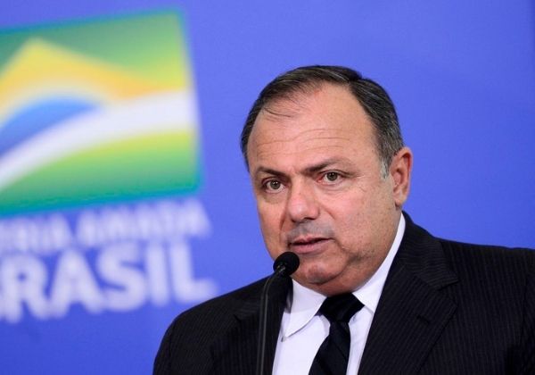 Prefeitos estimam vacinar adultos até novembro e cobram previsão a Pazuello