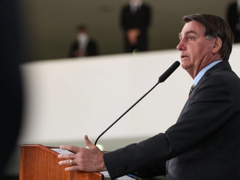 Bolsonaro aprova aquisição de vacinas por empresas privadas