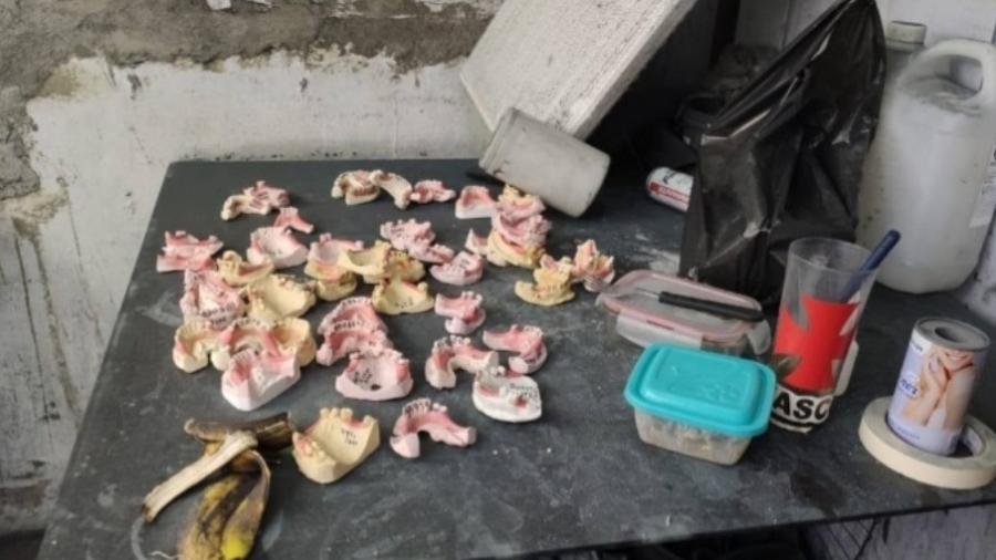 Laboratório é fechado por reformar próteses dentárias; material era roubado de cemitérios