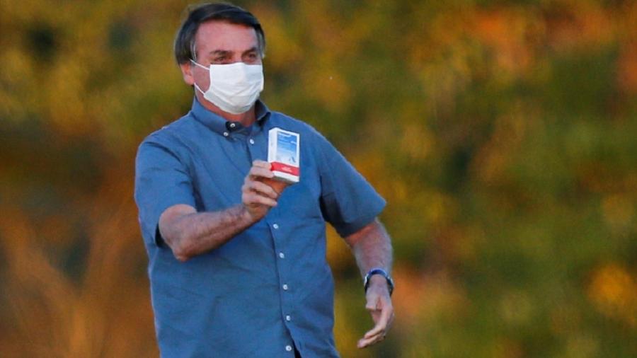 Bolsonaro afirma que cloroquina pode ser placebo, mas segue dizendo que compra e indica o uso