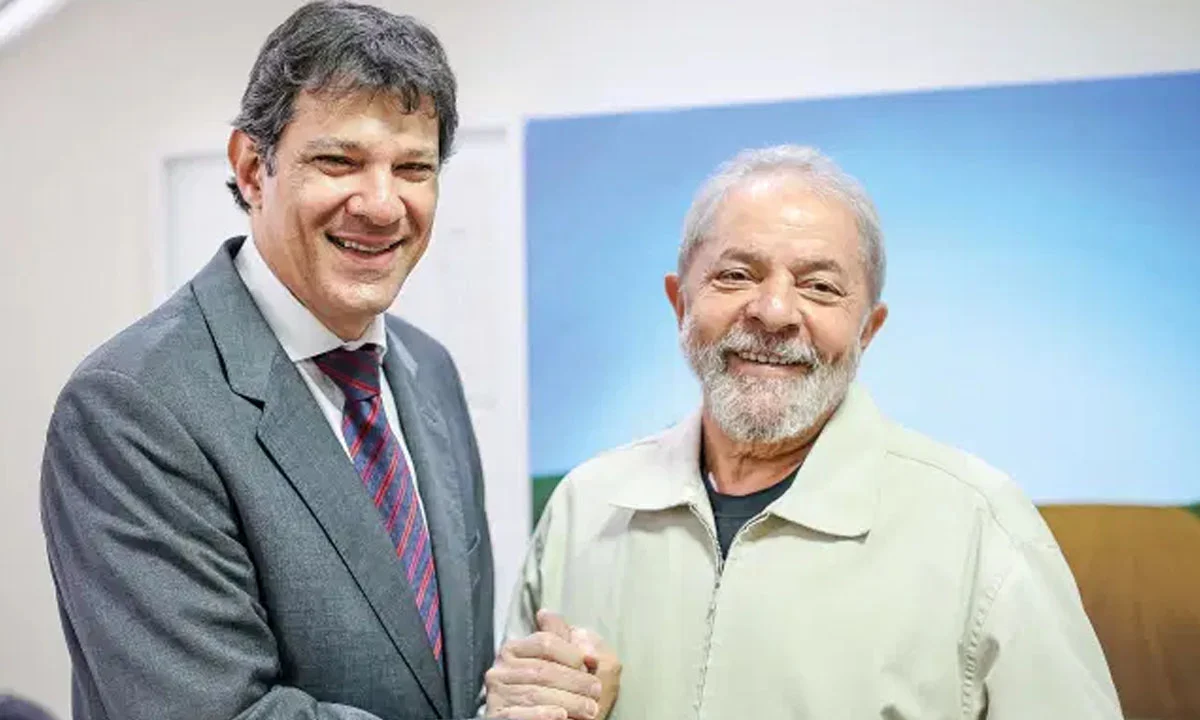 Após conversa com Lula, Haddad aceita disputar as eleições presidenciais de 2022