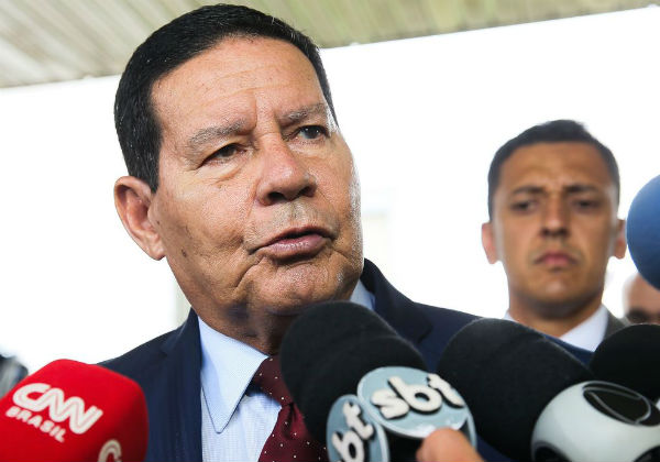 Mourão diz que número de óbitos já ultrapassou limite do bom senso
