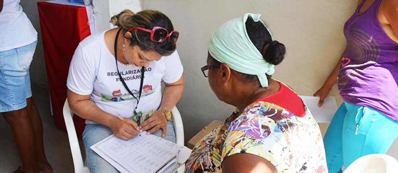 Feira adere ao Programa Casa Verde e Amarela; iniciativa visa regularização fundiária e melhorias habitacionais