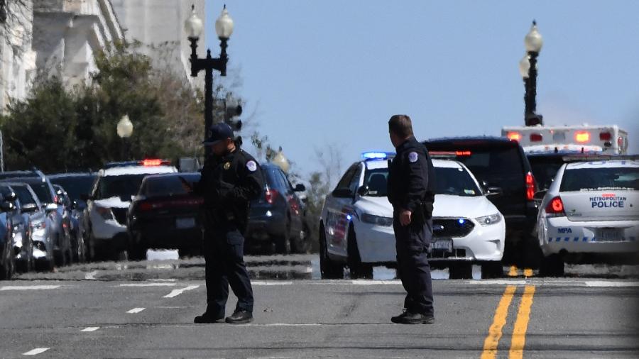 Homem que atropelou policiais no Capitólio tinha comportamento paranoico, dizem jornais norte-americanos