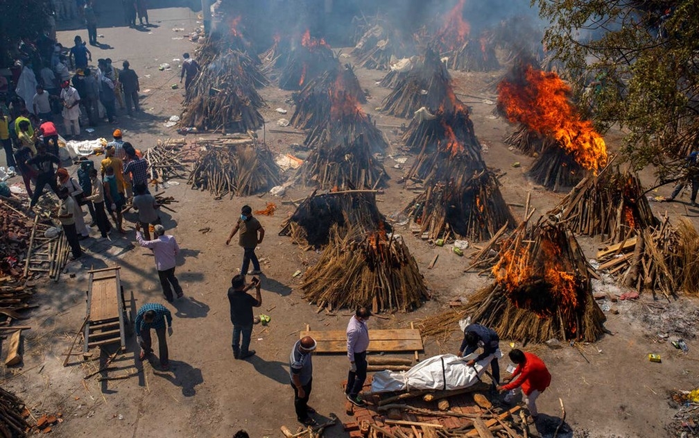 Índia bate novo recorde de mortes diárias por Covid-19; faltam leitos e oxigênio nos hospitais