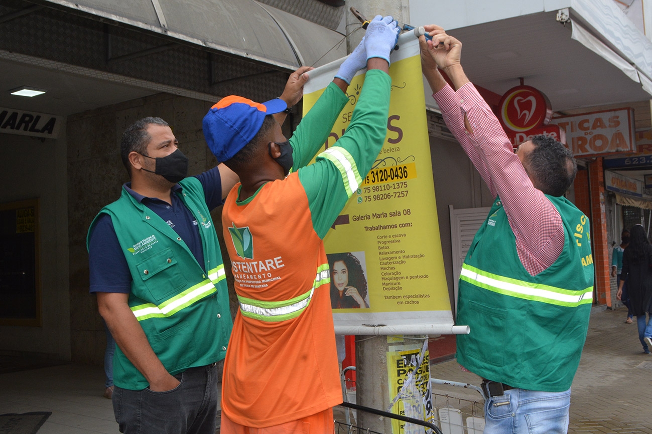 Força-tarefa combate poluição visual no Centro de Feira