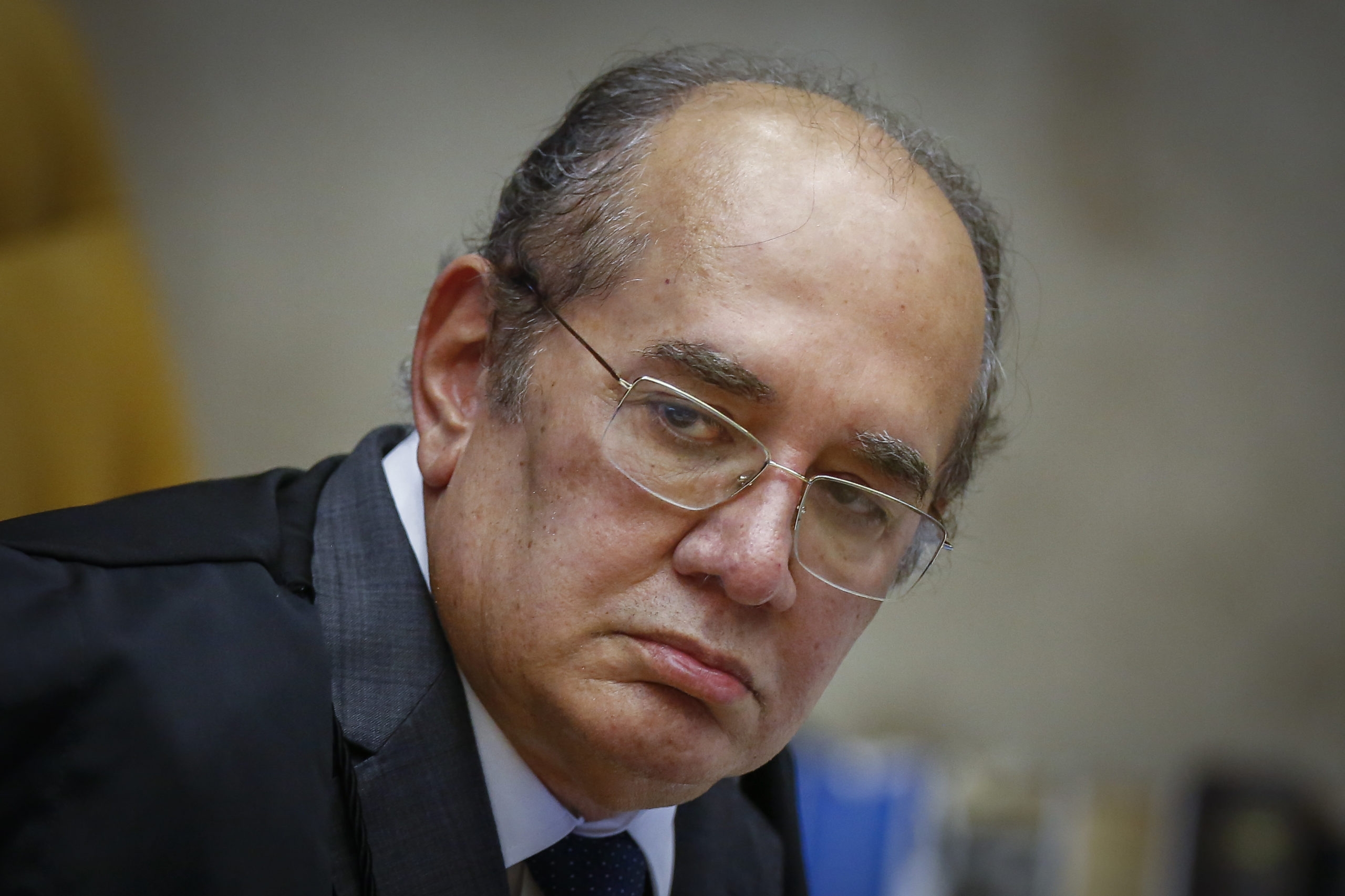 Gilmar Mendes critica insistência de Bolsonaro em voto impresso: 