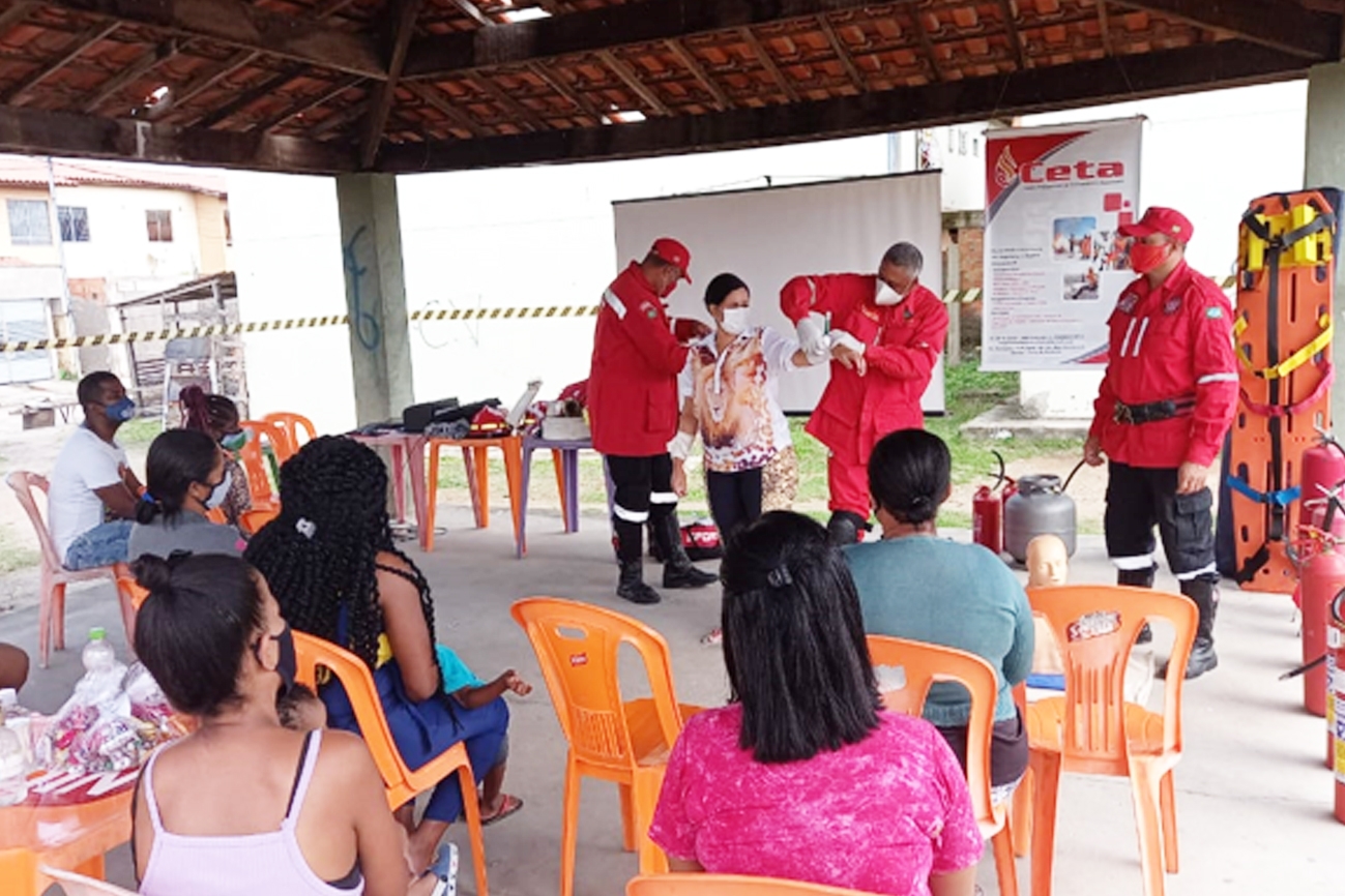 Moradores do Minha Casa, Minha Vida passam por treinamento de combate a incêndios