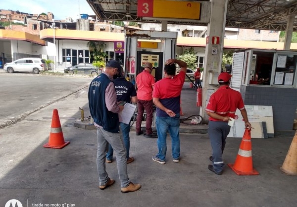 Polícia Civil fiscaliza infrações em 20 postos de gasolina
