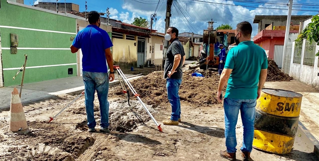 Prefeitura cobra da Embasa resolução para obras inacabadas