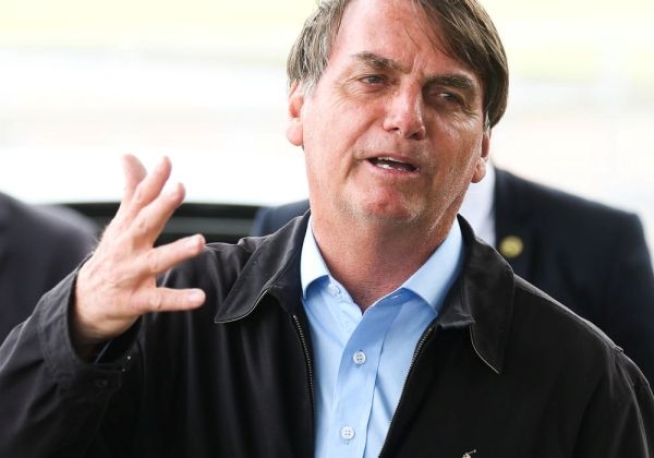 Bolsonaro pedirá que Senado instaure processo contra Barroso e Moraes