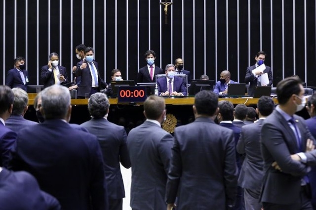 Maioria do DEM baiano, liderado por ACM Neto e Ronaldo, vota contra PEC pelo retorno das coligações partidárias; matéria é aprovada na Câmara