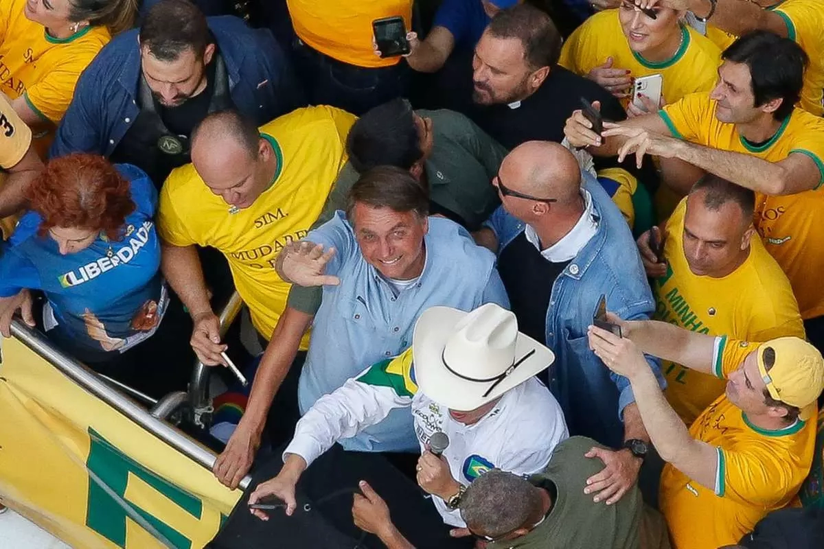 Bolsonaro reúne ministros no Conselho de Governo; vice não participa