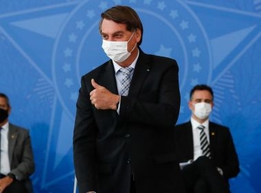 Bolsonaro vai fazer teste de Covid-19 neste fim de semana, diz TV