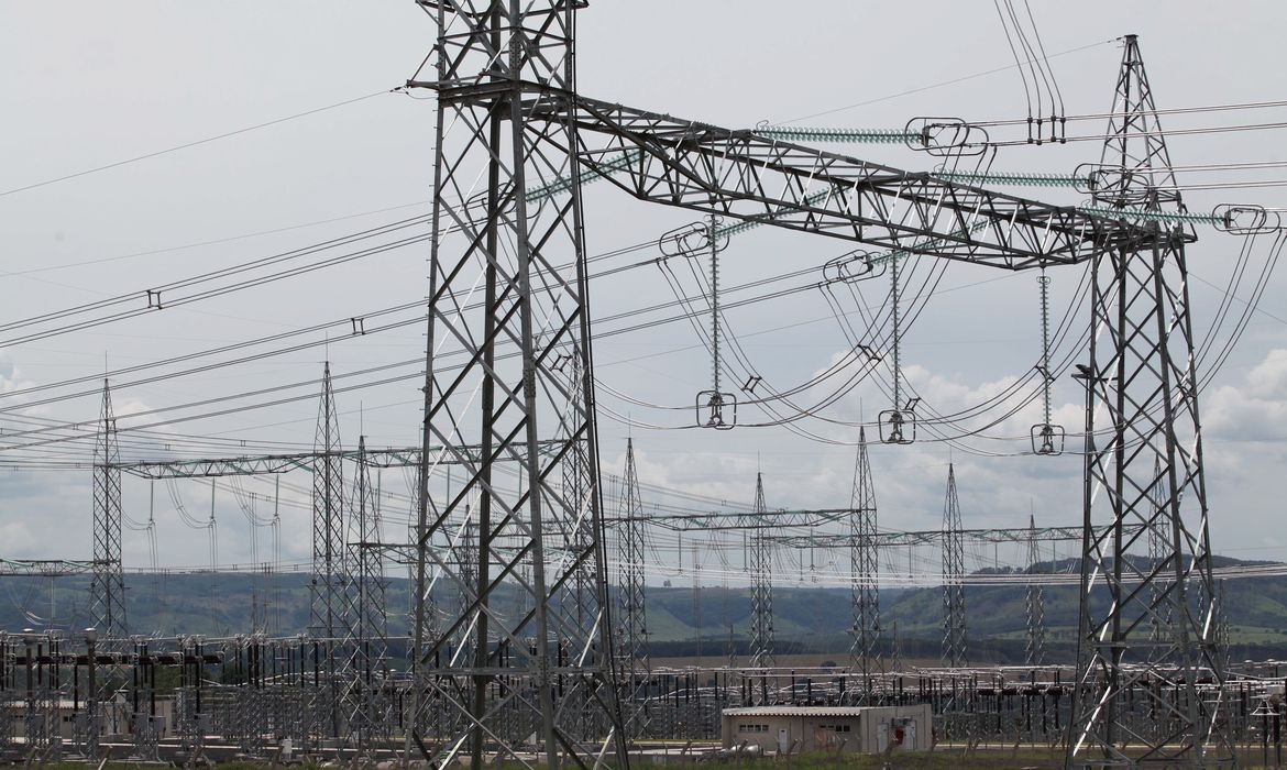 Distribuidoras de energia são beneficiadas com adiamento de impostos até dezembro