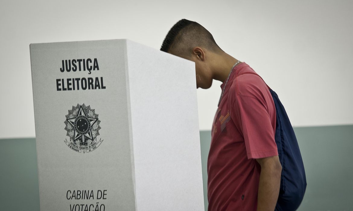 Durante testes no RJ, Barroso reafirma segurança de sistema de votação eletrônico