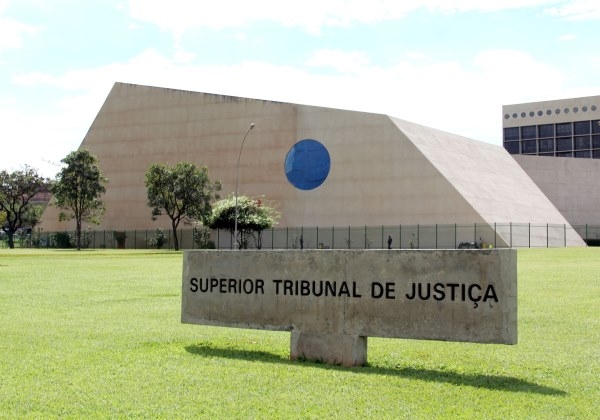 Item de cultivo de maconha para uso pessoal não é crime, diz STJ