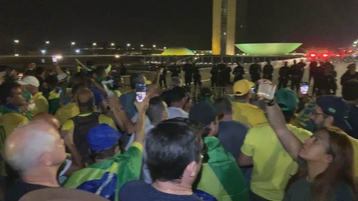 Manifestantes pró-Bolsonaro invadem Esplanada dos Ministérios, na véspera do 7 de Setembro