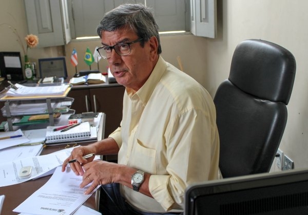 Prefeito de Feira de Santana não tem interesse em deixar MDB, diz Lúcio