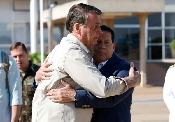 TSE forma maioria contra cassação da chapa Bolsonaro-Mourão   