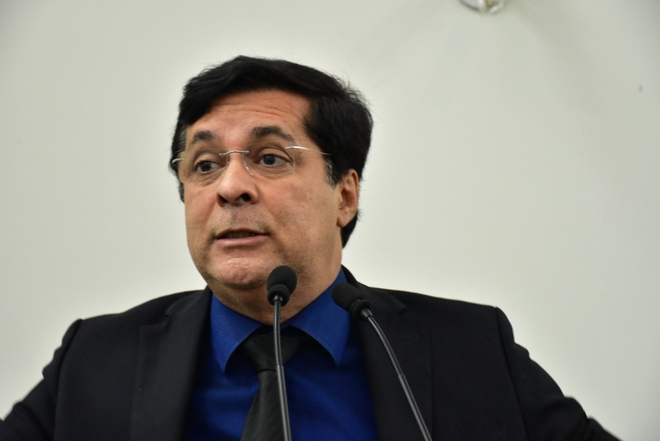 Ausente em reunião sobre Shopping Popular, Fernando diz que vice-prefeito não foi correto com a Câmara