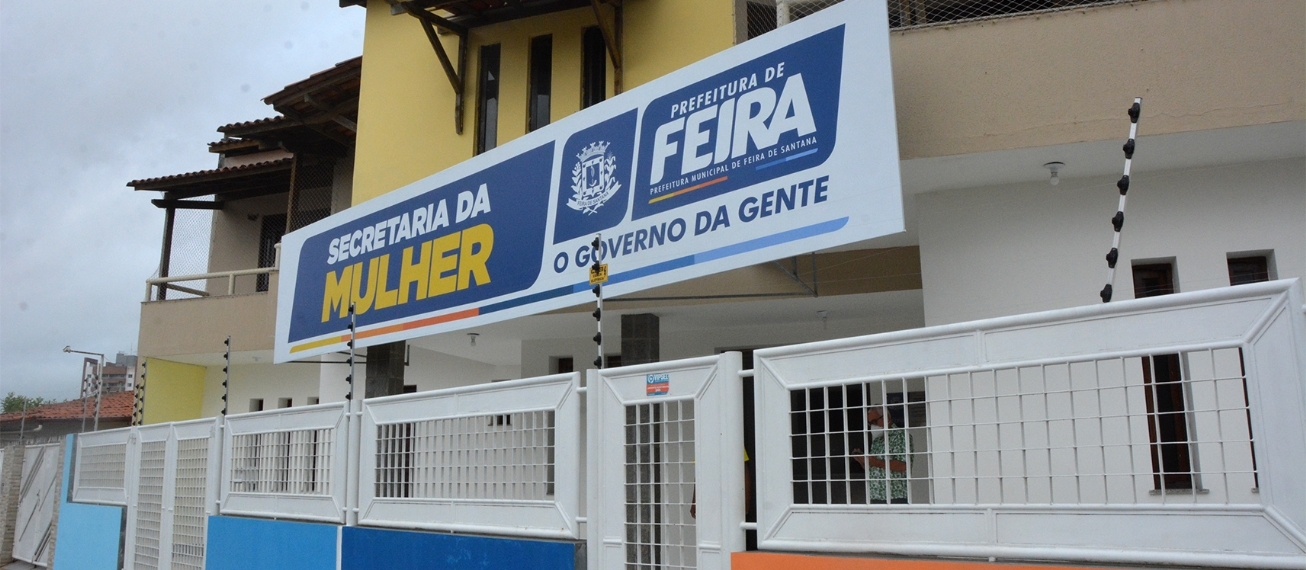 Em sistema de drive thru, Secretaria de Políticas para as Mulheres arrecada itens de higiene feminina, neste sábado (6)